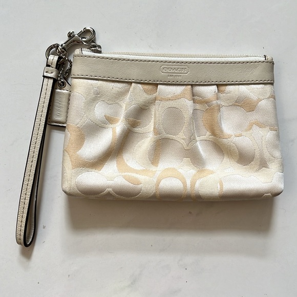 Coach  Wristlet  cream & beige  signature C jacquard  Cream genuine leather NWOT - Picture 1 of 13